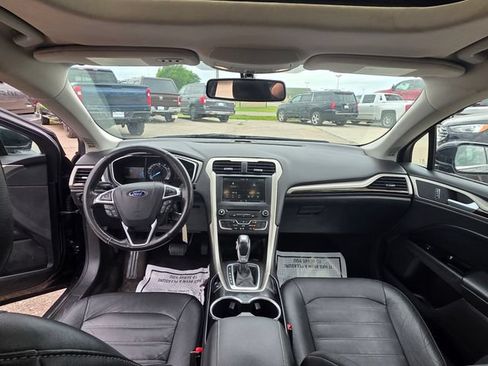 Used 2016 Ford Fusion SE w/ Equipment Group 202A FWD image 11