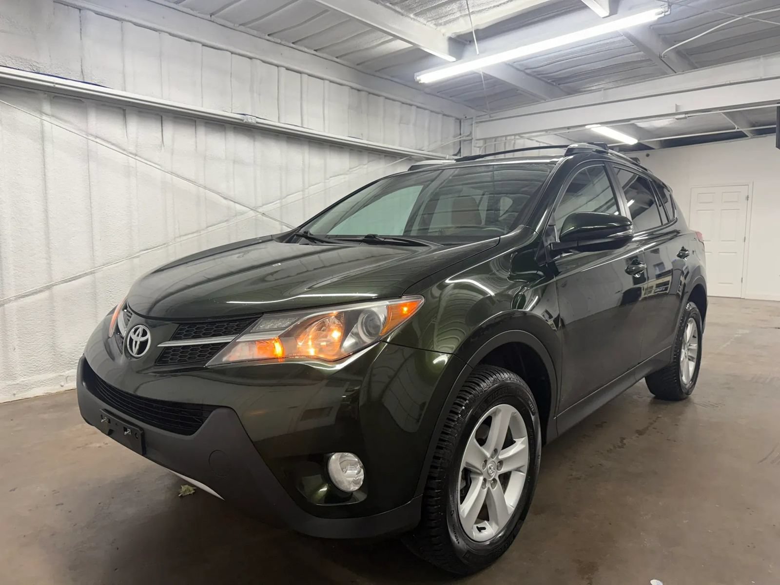 Used 2013 Toyota RAV4 XLE AWD/4WD image 2