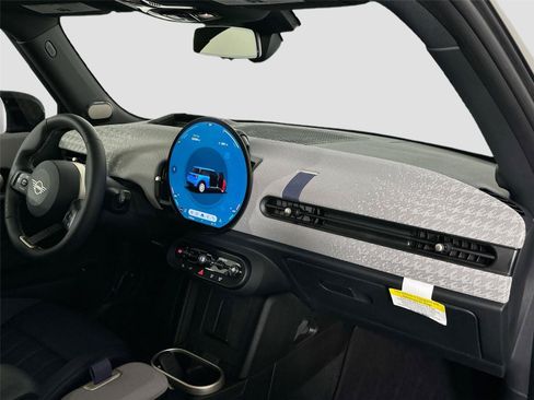 Certified 2025 MINI Cooper 2-Door Hardtop FWD image 24