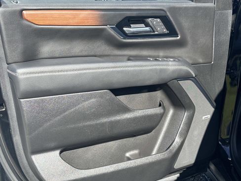 Used 2025 GMC Yukon Denali image 17