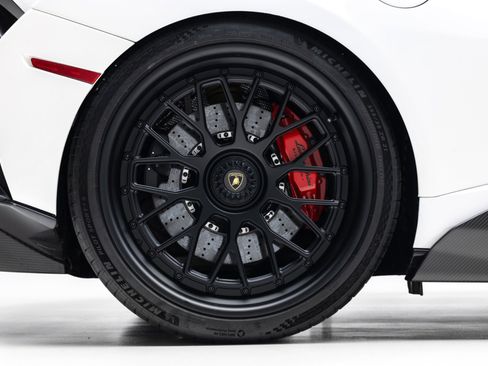 Used 2022 Lamborghini Huracan STO image 13