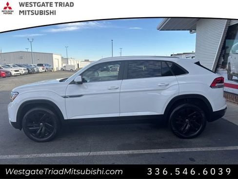 Used 2023 Volkswagen Atlas Cross Sport SE image 5