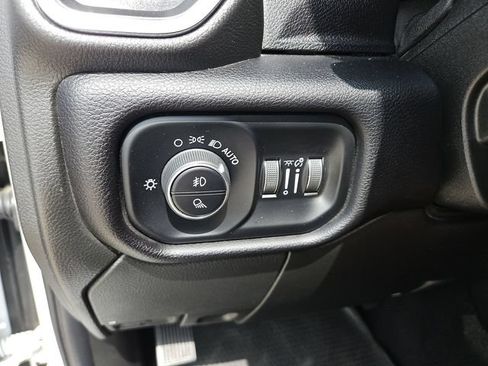 Used 2025 RAM 2500 Laramie AWD/4WD image 17