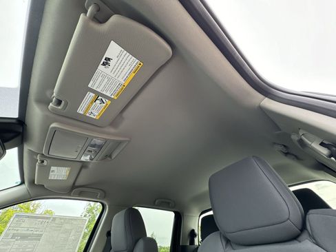 Certified 2025 Nissan Frontier S image 20