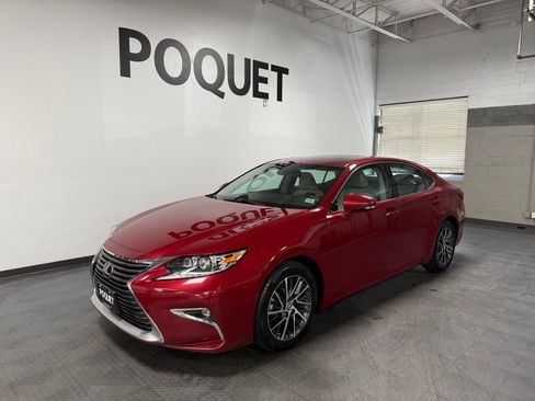 Used 2017 Lexus ES 350 w/ Luxury Package FWD image 2