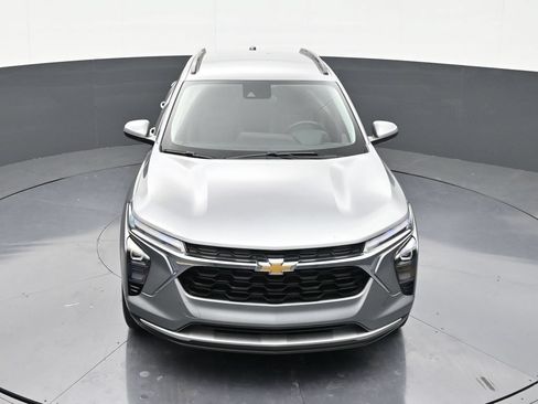 Used 2024 Chevrolet Trax LT w/ Driver Confidence Package FWD image 19
