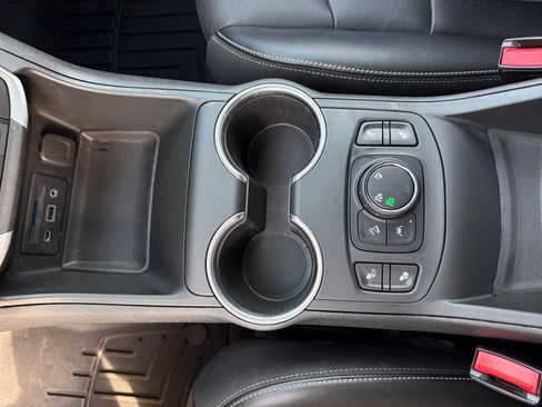 Used 2022 GMC Terrain SLT image 33