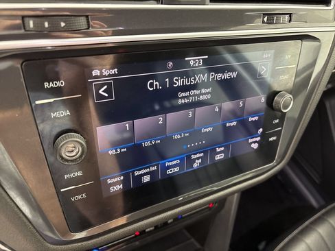Used 2024 Volkswagen Tiguan SE AWD/4WD image 35