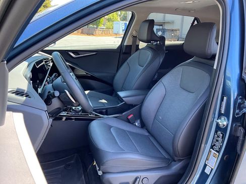 Used 2024 Kia Niro SX Touring FWD image 4