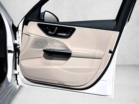 Used 2025 Mercedes-Benz C 300 Sedan image 19