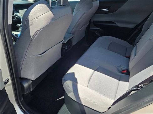 Used 2023 Toyota Venza LE AWD/4WD image 17