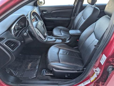 Used 2013 Chrysler 200 Limited FWD image 2