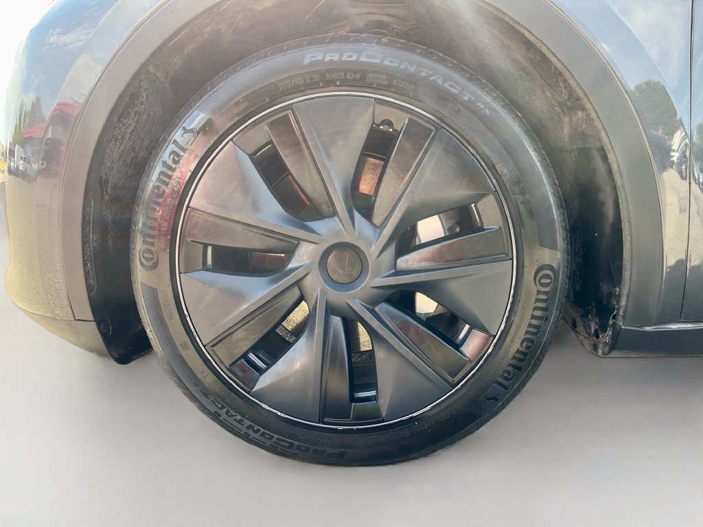 Used 2024 Tesla Model Y Long Range AWD/4WD image 29