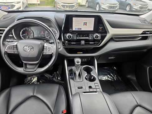 Used 2023 Toyota Highlander XLE FWD image 8