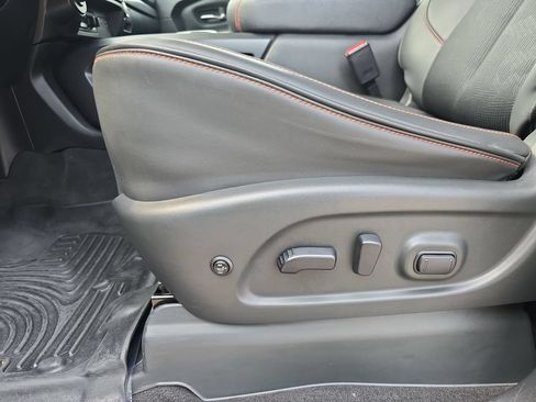 Used 2020 Nissan Titan PRO-4X w/ Pro-4x Utility Package AWD/4WD image 32