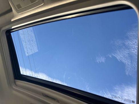 Used 2014 Chevrolet Suburban LT image 27