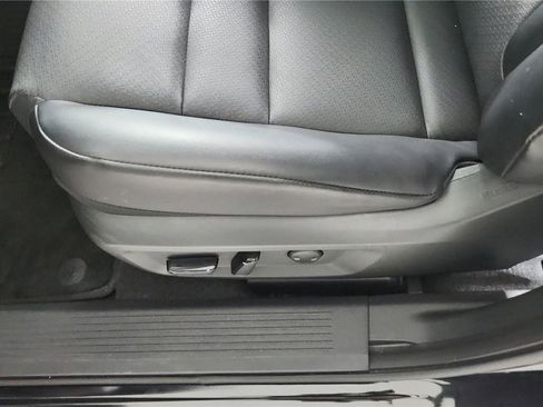 Used 2024 Nissan Rogue SV w/ SV Premium Package FWD image 11