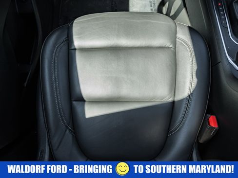 Used 2023 Chevrolet Traverse LT w/ LT Premium Package AWD/4WD image 36