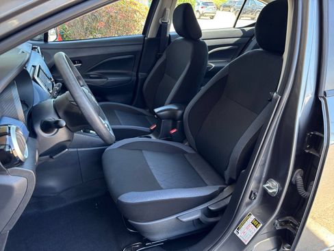 Used 2025 Nissan Versa SV FWD image 35