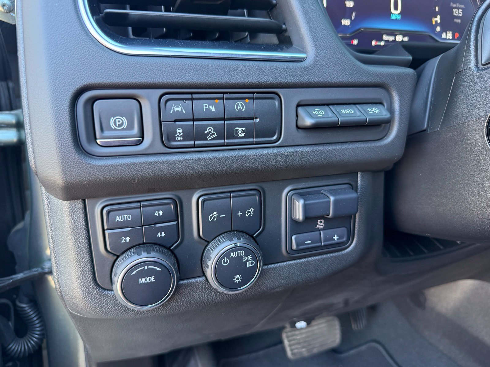 Certified 2024 Chevrolet Tahoe Premier AWD/4WD image 13