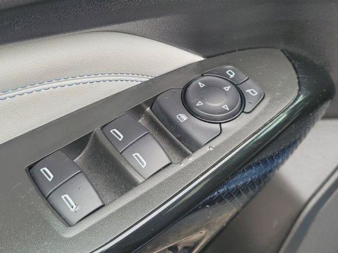Used 2024 Chevrolet Trax LT w/ Sunroof Package FWD image 17