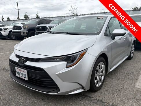 Used 2026 Toyota Corolla LE FWD image 3