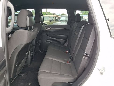 Used 2021 Jeep Grand Cherokee Laredo AWD/4WD image 18