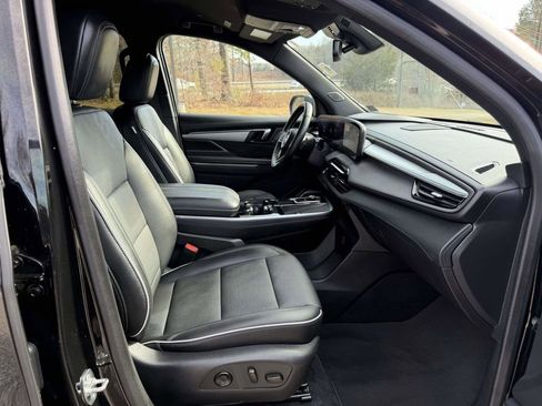 Used 2025 Buick Enclave Preferred image 13