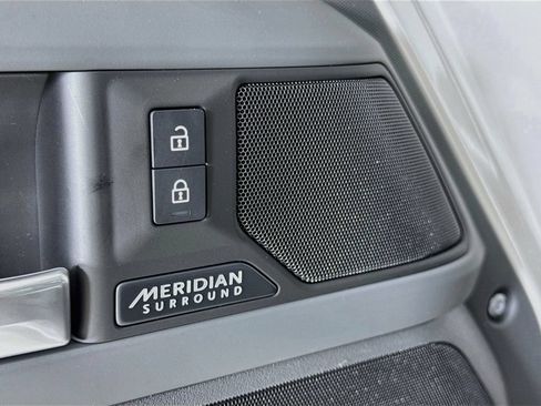 Used 2026 Land Rover Defender 110 X-Dynamic SE AWD/4WD image 24