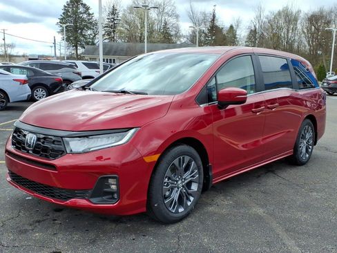 New 2026 Honda Odyssey Touring image 3
