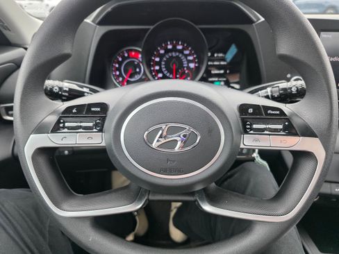 Used 2023 Hyundai Elantra SE image 12