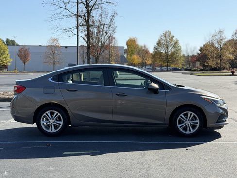 Used 2017 Chevrolet Cruze LT w/ Convenience Package image 10