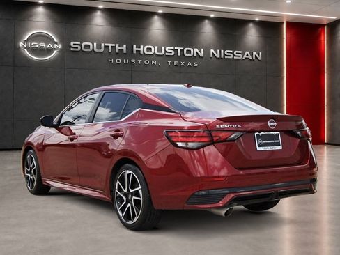 Certified 2025 Nissan Sentra SR FWD image 3