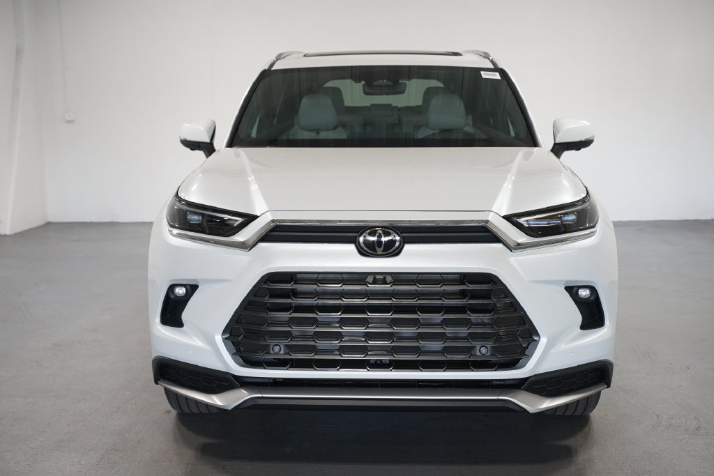 New 2026 Toyota Grand Highlander AWD Hybrid image 2