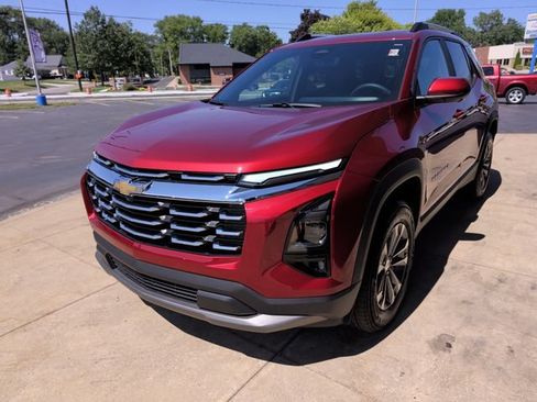 Used 2025 Chevrolet Equinox LT w/ Convenience Package II FWD image 4