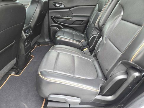 Certified 2022 GMC Acadia AT4 w/ Technology Package AWD/4WD image 29