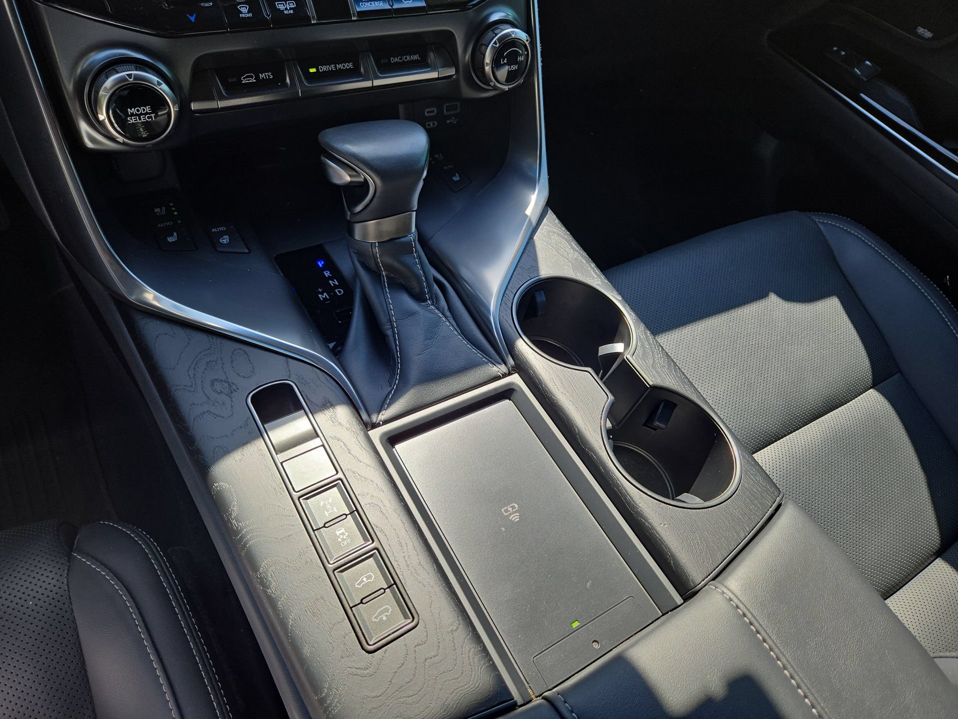 Used 2024 Lexus LX 600 4WD w/ Luxury Package image 22