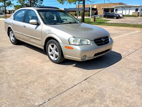 Used 2000 Nissan Maxima GLE image 2