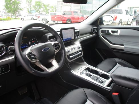 Used 2024 Ford Explorer XLT w/ Equipment Group 202A AWD/4WD image 16
