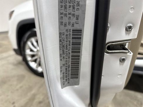 Used 2019 Jeep Cherokee Latitude w/ Popular Appearance Group image 27