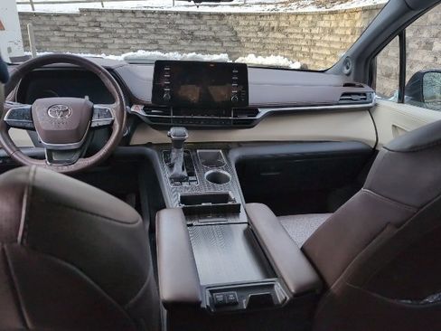 Used 2021 Toyota Sienna Platinum image 22