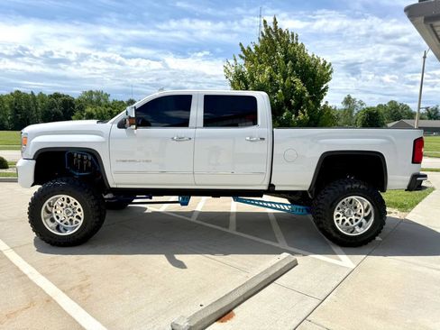 Used 2016 GMC Sierra 2500 Denali w/ Duramax Plus Package AWD/4WD image 6