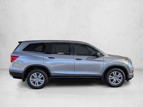 Used 2017 Honda Pilot LX image 4