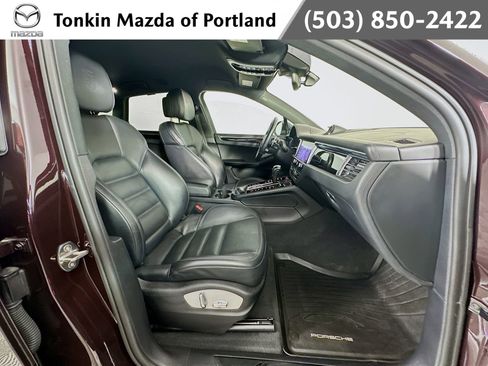 Used 2023 Porsche Macan Turbo image 28