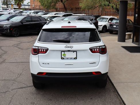 Used 2024 Jeep Compass Latitude AWD/4WD image 10