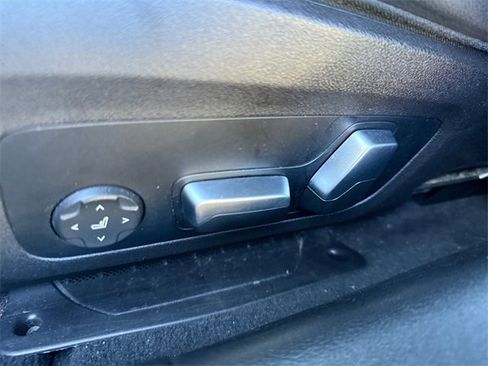 Used 2022 BMW 330i xDrive Sedan w/ M Sport Package image 11