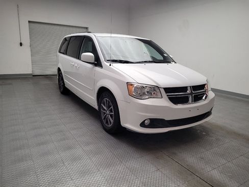 Used 2017 Dodge Grand Caravan SXT FWD image 13