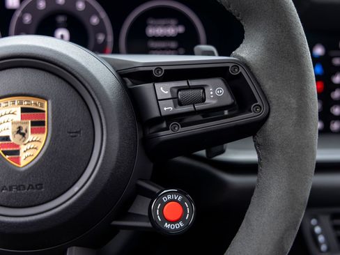 Certified 2025 Porsche 911 Carrera RWD image 31