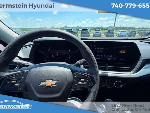 Used 2025 Chevrolet Trax LT FWD image 21