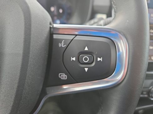 Used 2025 Volvo XC40 B5 Core image 18